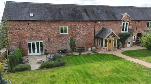 Bracken Barn & Equestrian Scotch Hill, Newchurch, Hoar Cross