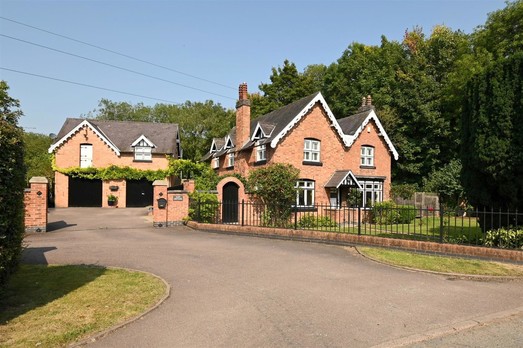 Cliff Cottage Branston Road,  Tatenhill