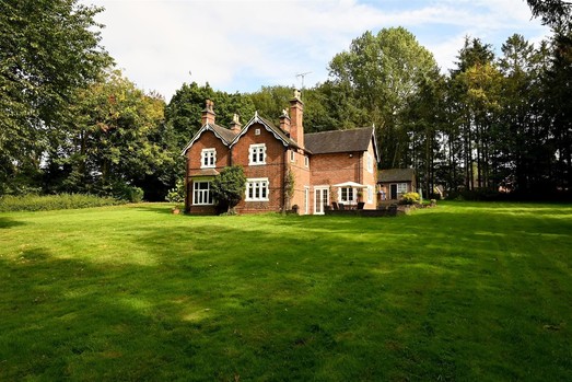 Lawnbank House Wychnor Lane,  Wychnor