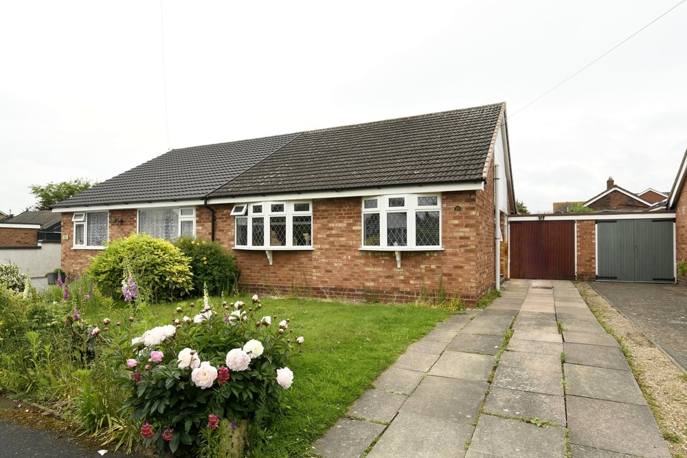 New Property to Market offered with No Upward Chain Lovell Road, Yoxall £275,000