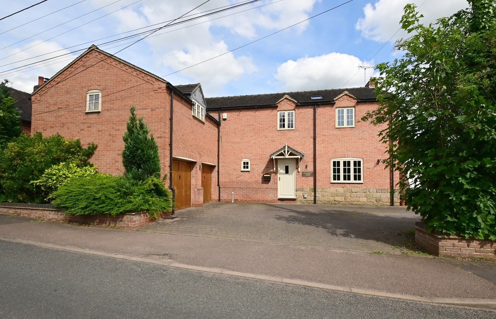 New to Market: Oakwood House, Yoxall - £650,000