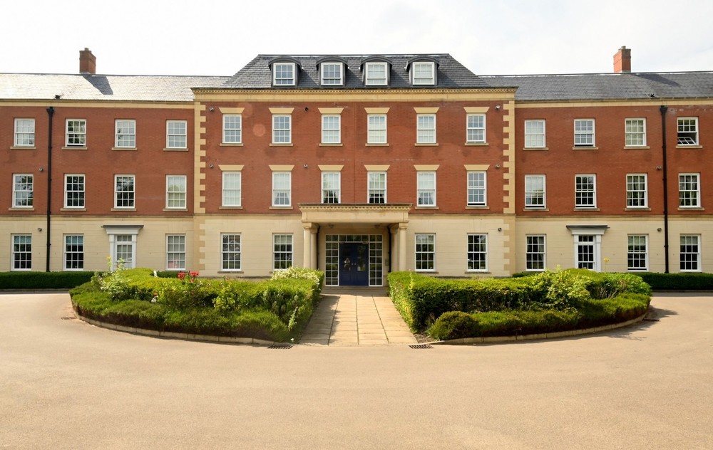 No upward chain, Luxury Apartment Kensington Oval, Lichfield, £250,000