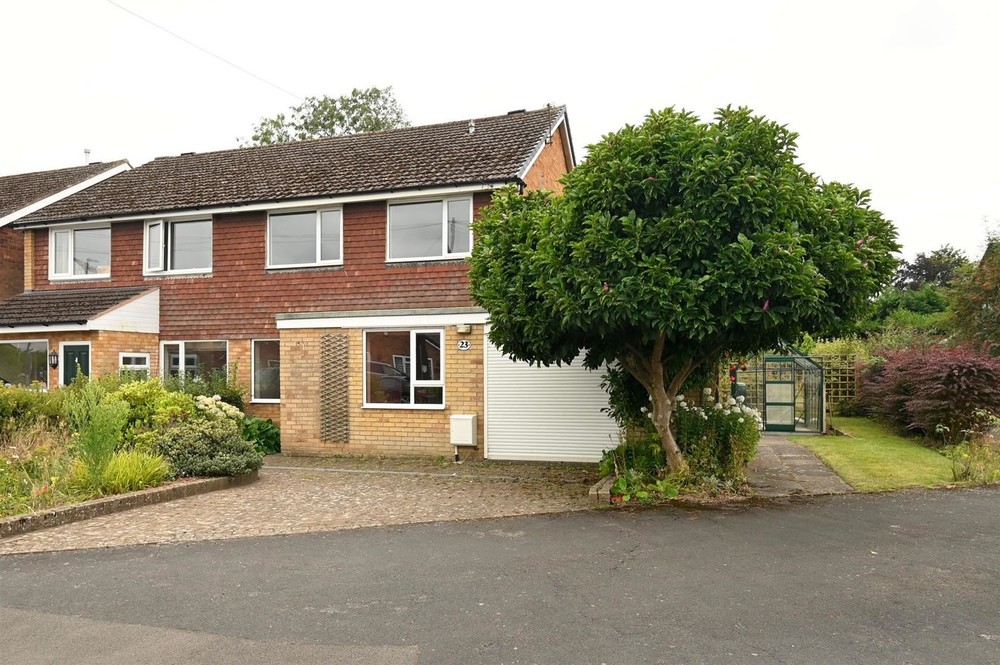 New to Market & No Upward Chain!   Churchill Crescent, Alrewas - £340,000  Corner Plot Garden