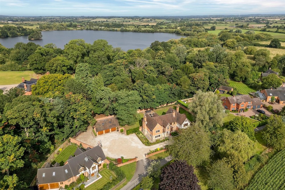 Stonewood Manor, Kings Bromley - £2,000,000