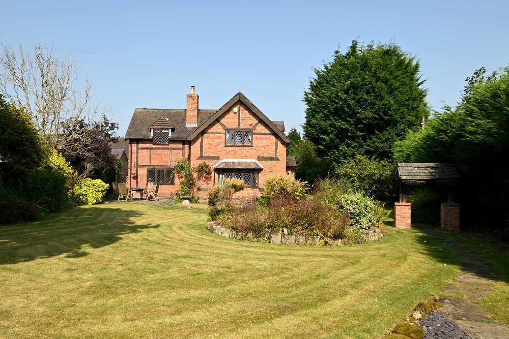 Manor Close Barton under Needwood £895,000