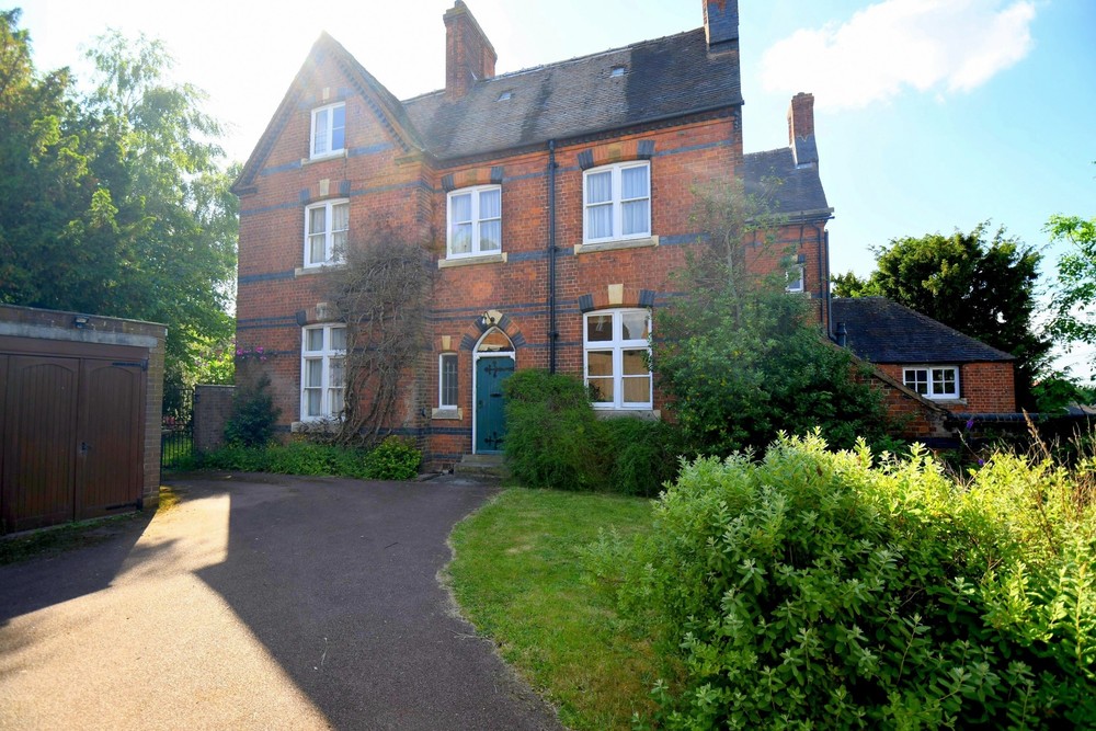 7 Bedrooms | The Old Rectory, Armitage - £650,000