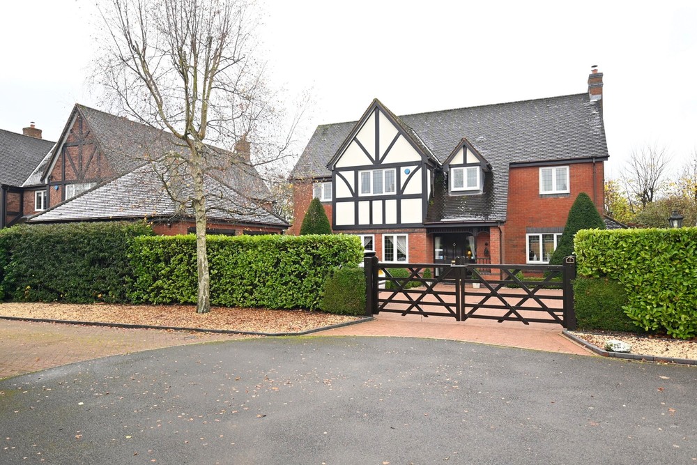 New to Market  For Sale: Broome Close, Kings Bromley - £925,000