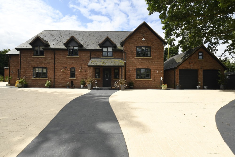 Oak Tree House, Mease Valley – £1,750,000