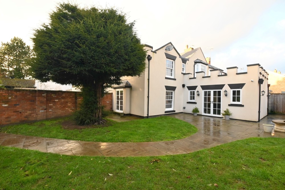 New Property Alert: Castle House, Barton under Needwood – £1,150,000