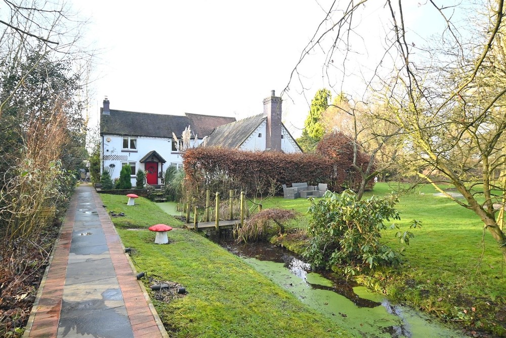 New Property to Market: Fullbrook Cottage, Barton under Needwood  Price: £995,000