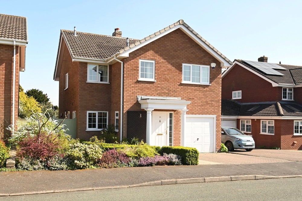 FOR SALE – £525,000 Fallowfield Drive, Barton under Needwood
